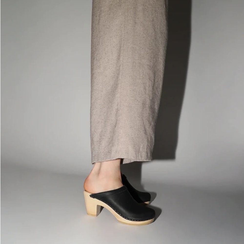 No. 6 black wooden high heel clogs size 37